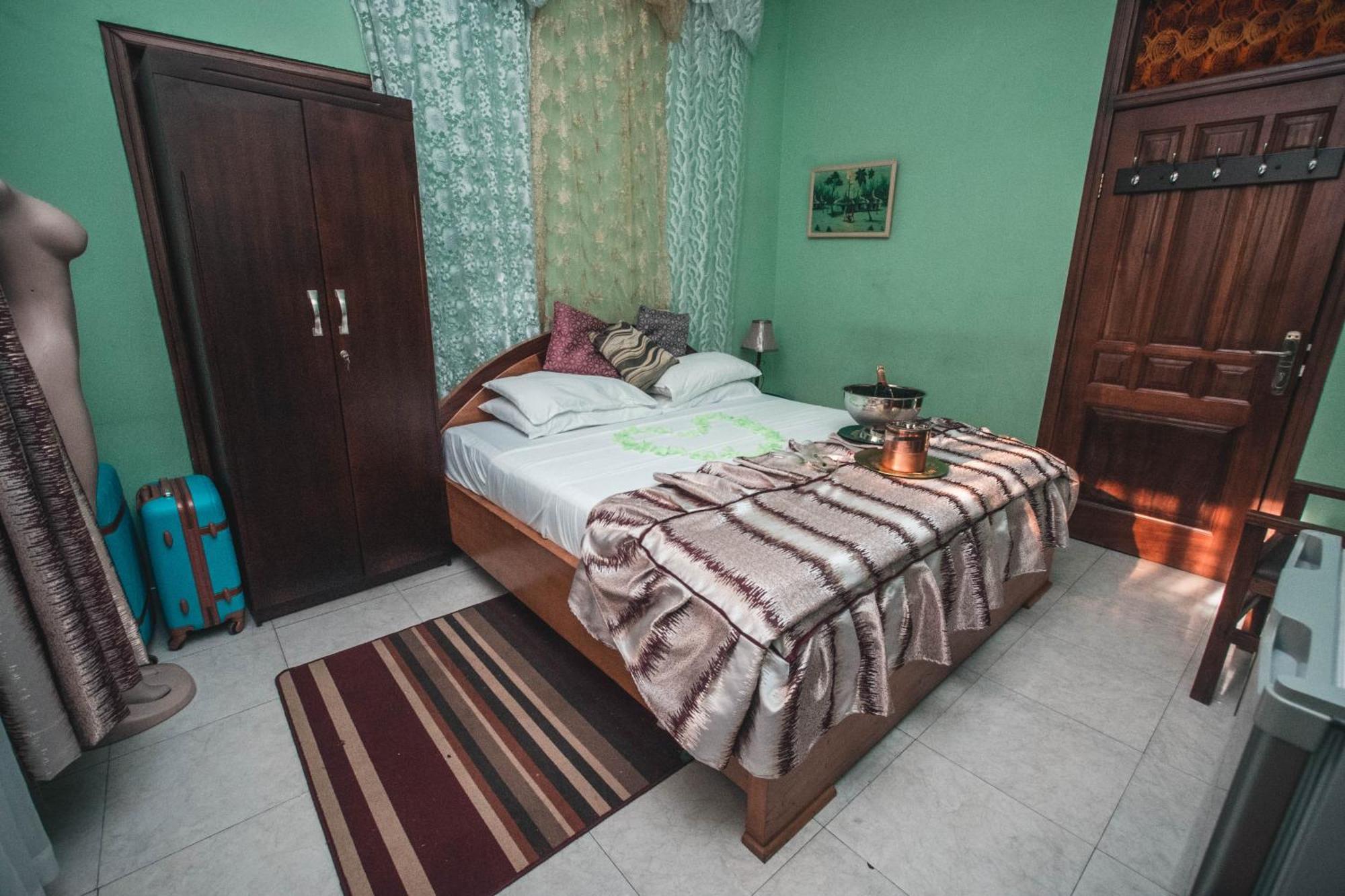 Jesiwa B'S Little Palace Akra Zewnętrze zdjęcie